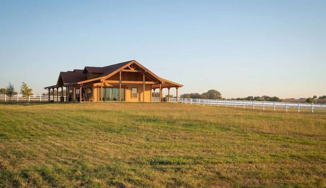 Luxurious Log Cabin on Premiere Equestrian Facility in Georgetown, TX in Georgetown
