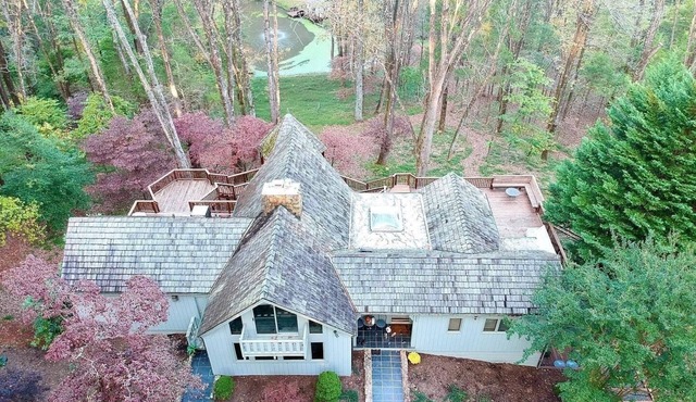 Luxurious Mountian house right in the Heart of Charlottesville!