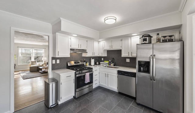 Luxurious Stay at Modern Beach Vacation Home - Near Beaches and Bases