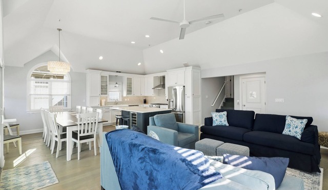 Luxury 5BR/4BA with Elevator, Garage, Spacious Porches and Full Linen Service!