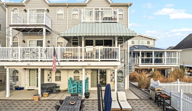 Luxury Bayfront Home, Private Dock & Boat Slip, Sunset Views, Sleeps 12!