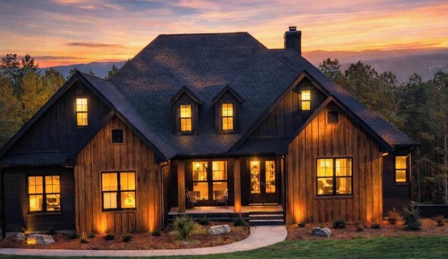 Luxury Farmhouse on 60 Acres - Sleeps 14 - Pet Friendly