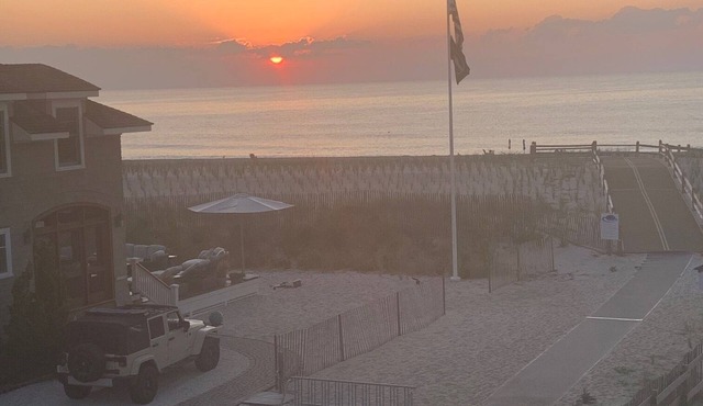Luxury Newer Construction, 2nd House from Beach with full Ocean Views from loft