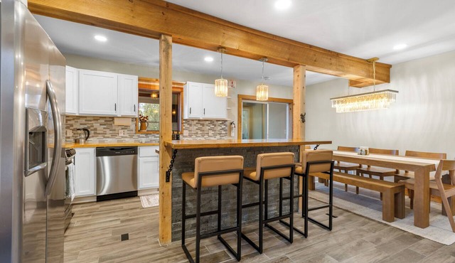 Luxury White Mountain Home: Under 5 mins from Santa's Village, Golfing, Hiking