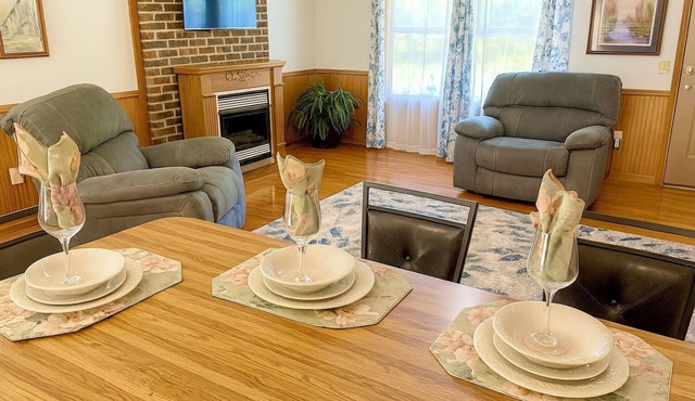 Lydia's Lodge in Pelham