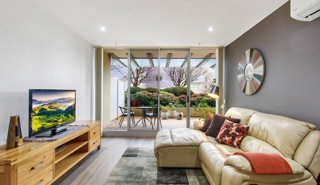 MadeComfy Spacious Canberra Living with Courtyard in Phillip