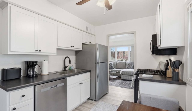 Madison 2BR with Laundry, AC & Parking in Madison