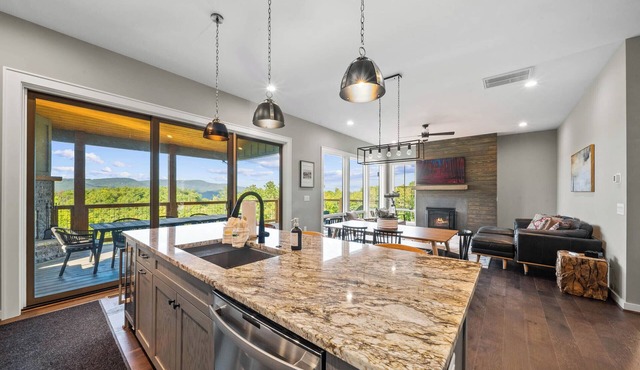 Majestic Meadows-pet friendly/walking distance to community pool/pickleball