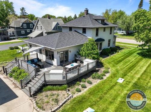 Maplewood Manor 6BR Lake Geneva Golf & Weddings