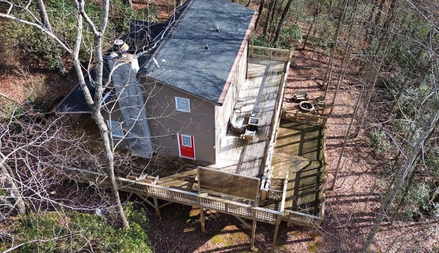 Massive deck/Rustic Retreat/Games/Grill/ Sleeps 7 in Ellijay