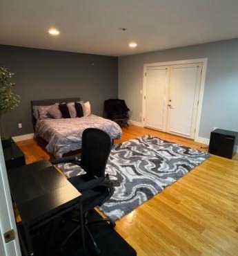Master Bedroom Suite - with working station