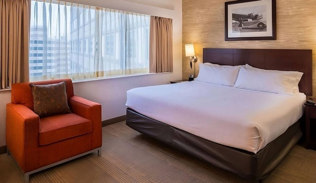 Maximum Comfort! w/Complimentary Airport Shuttle Service, Pets are Welcome!