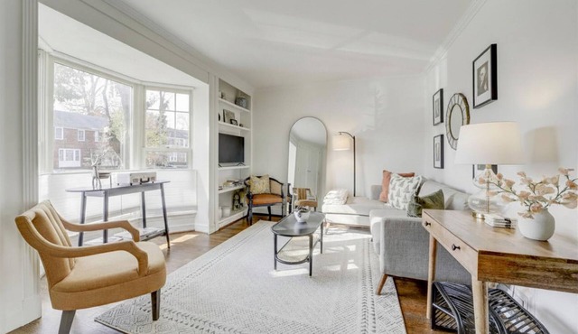 Minutes to DC! Stylish Home with King Bed, Secure Parking & Fire pit!