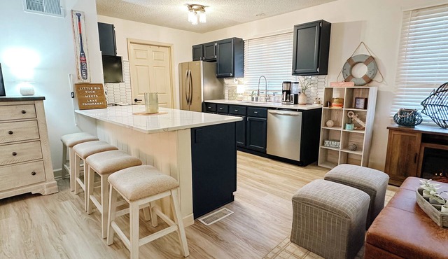 Modern 2-bedroom condo Panora, Lake Panorama