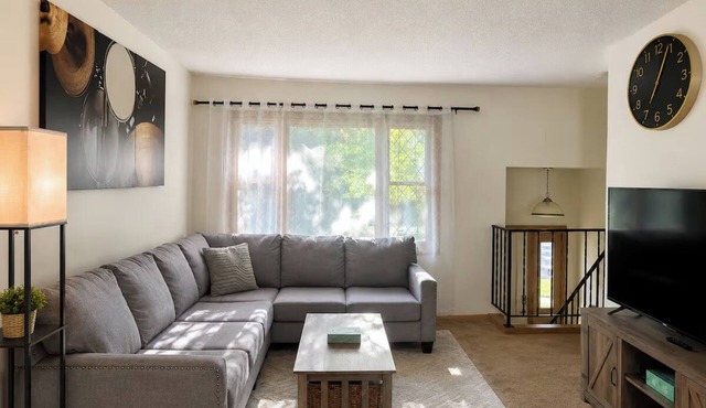 Modern 2BR Home Near, Fast Wi-Fi & Free Parking