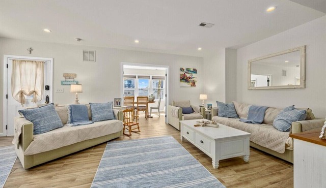 Modern 3BR 2 blocks to beach -Central AC & Parking
