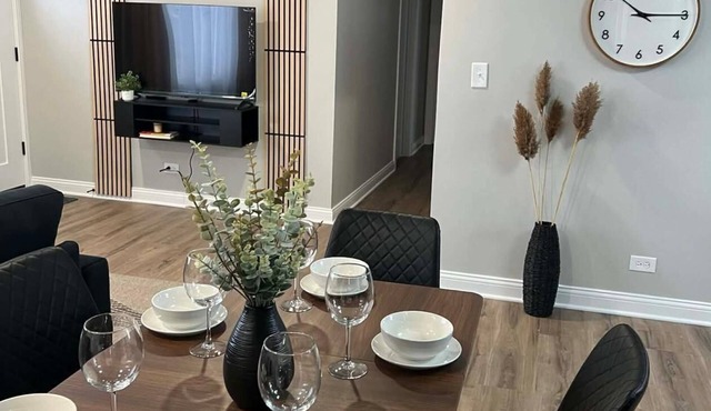 Modern 3BR Home Near Wheaton College & Cantigny
