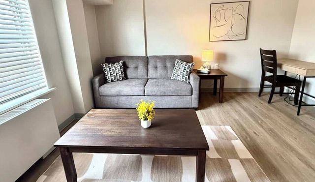 Modern Apartment w/ Gym & Free Parking