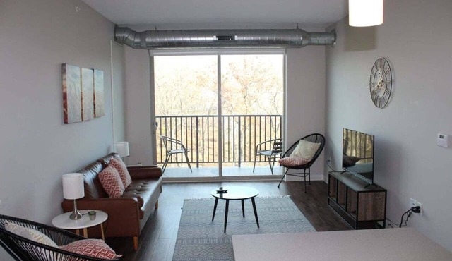 Modern Campustown Retreat Near ISU & Stadium