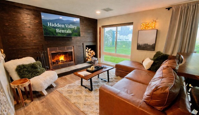 Modern Condo | 2 King Beds & Pool Access