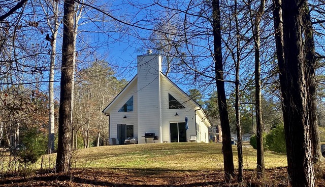 Modern Lake House w/private Dock — Near Dahlonega and Wineries!