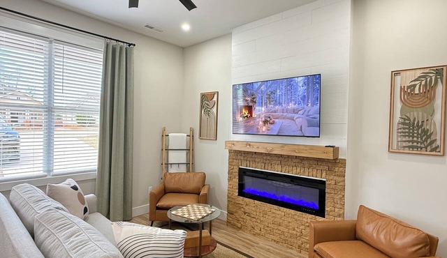 Modern Luxury & Downtown Convenience
