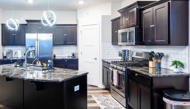 Modern Omaha-Elkhorn Home , Quiet & Spacious