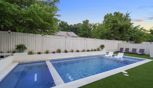 Modern Poolside Retreat: Ultimate blend of comfort, luxury, and location