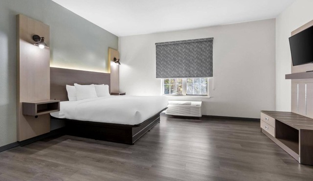 Modern Room with Fully Equipped Kitchen for Couples or Solo Trips in Columbia