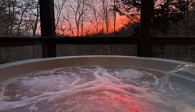 Modern Smoky Mtn Cabin | Hot Tub | Game Room | 85" TV | Sunset Deck | Sleeps 11