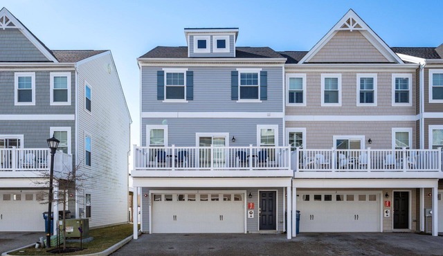 🏖️Modern West OC Retreat New Carpet, Fresh Paint Pool + Fitness Center🏖️