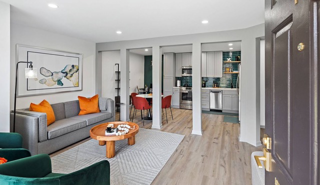 Month to Month Upscale 1bed/1bath Living