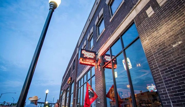 Motor Row Loft in the Heart of Downtown 3bd/2bth