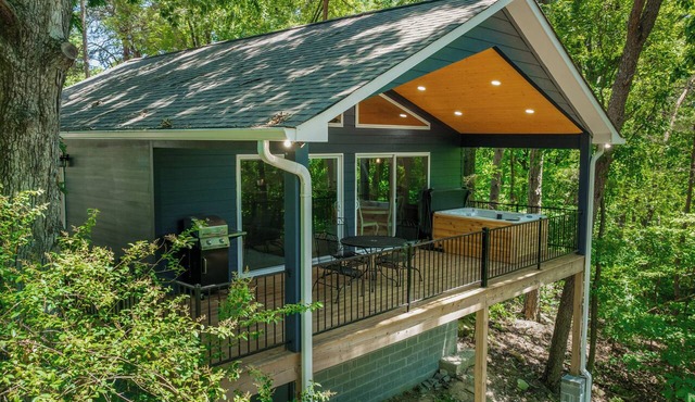 Mountain Music Romantic Private Brow Cottage with Hot Tub