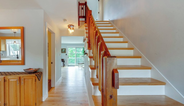 Mtn Views, On-site Trails! Spacious Bartlett Home