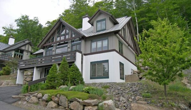 Multi-level home, AC, mountain views, near Loon. K0012 by LRS
