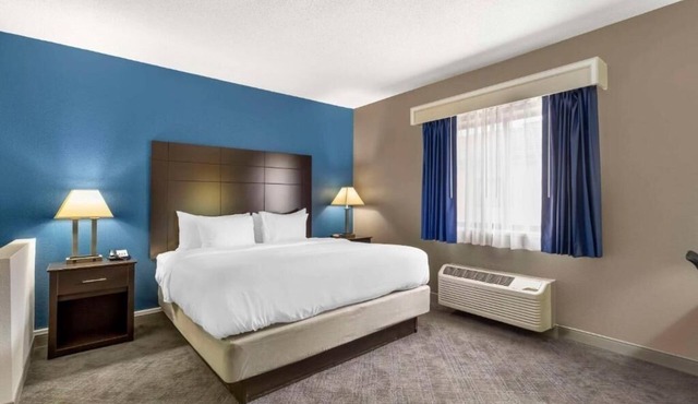 Mundelein Escape with Breakfast | Near Lake County Fairgrounds - 6.0 miles