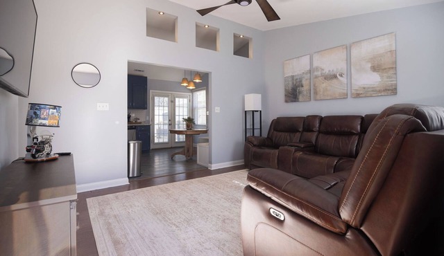 Near casino and wedding venues- 3 Bedroom home with ample outdoor space!