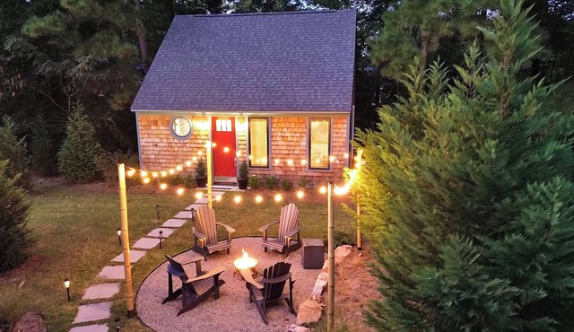 Near Wrightsville Beach! Cozy, Coastal Cottage w/King Br~FirePit~Outdoor Shower.