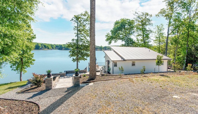 NEW LISTING Lakefront 2BR/2BA w/Dock & Private Beach Access – Newly Updated