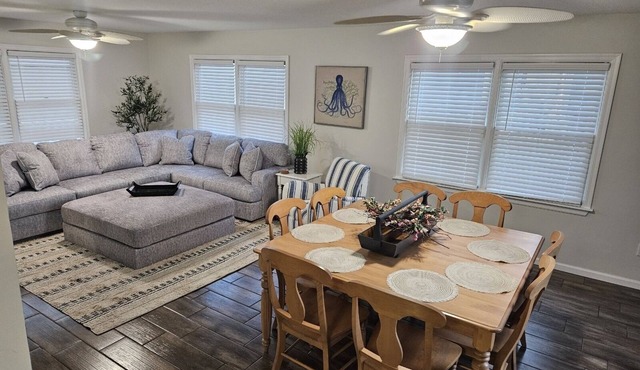 NEW LISTING! NEWLY RENOVATED 3 BEDROOM TOWNHOME BETWEEN BEACH AND BAY