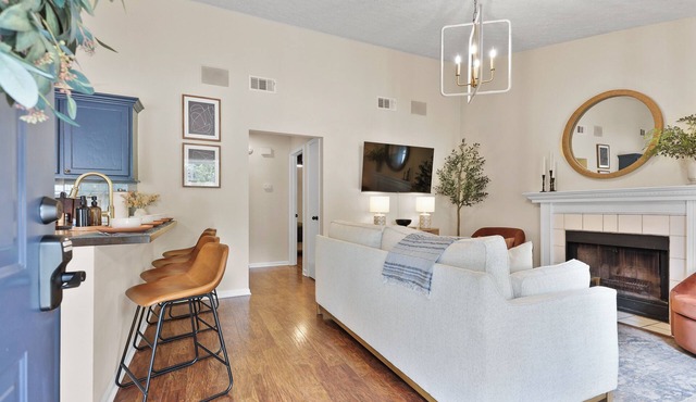 New Meets Nostalgic- Cottage Sleeps 8