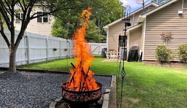 NEW! Peaceful Group Getaway Min. to Uptown/Airport