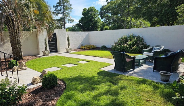 NEW Private Courtyard!
