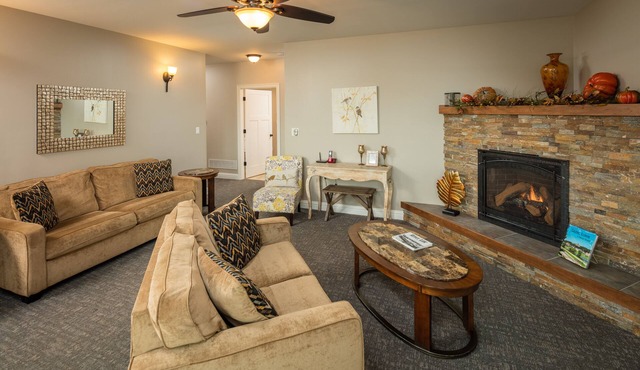 New Three Bedroom Apartment with Hot Tub