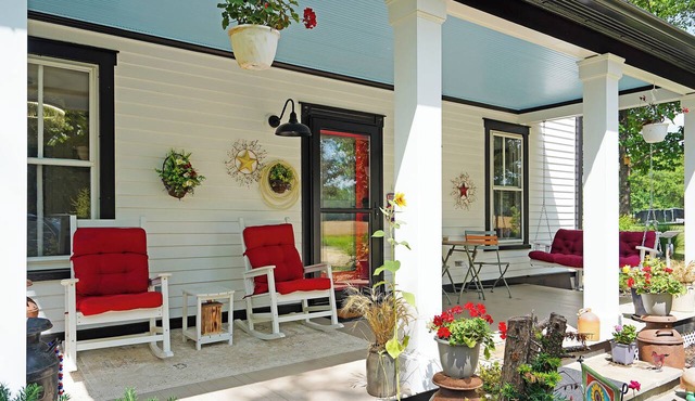 NEW - Winter Wood Farm - Farmhouse Retreat w/Pool, Hot Tub and Countryside View
