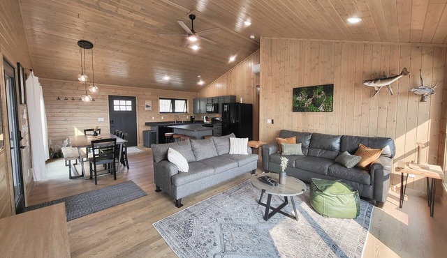 Newly Built Cedarpoint Cottage -Cozy and Relaxing on Jessie Lake -Pet Friendly in Talmoon