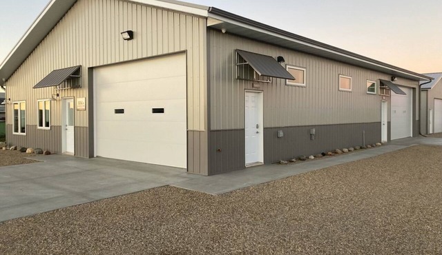 Newly built in Devils Lake, Perfect for Fishing or Relaxing