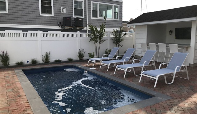 NEWLY RENOVATED! Heated Pool, Outdoor Bar, Beautiful and Spacious Oasis on Bay!