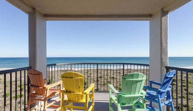 Newly renovated top floor condo in Duneridge!